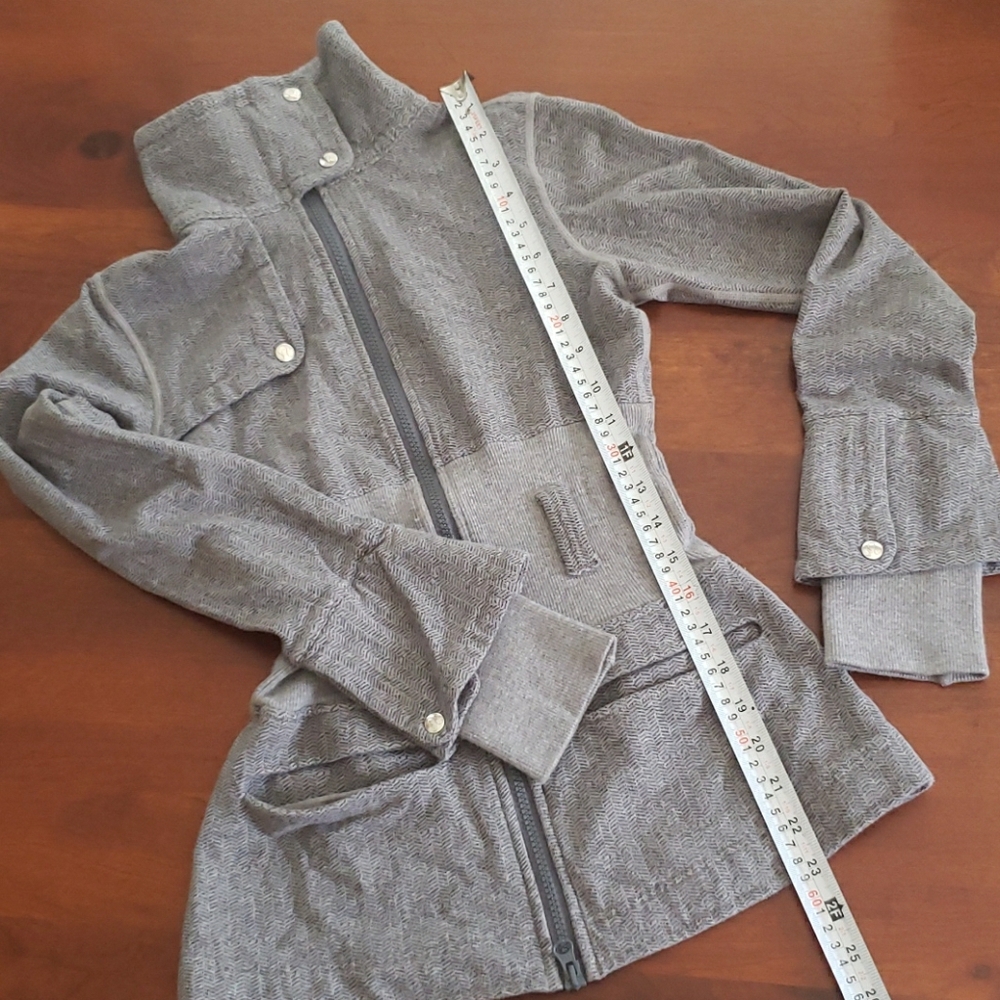 Lululemon Jacket - Picture 13 of 16